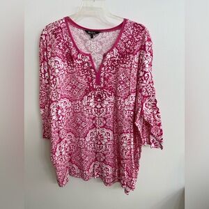 Like New! Ulla Popken Size 28/30 Pink and White Patterned Tunic with 3/4 Sleeves